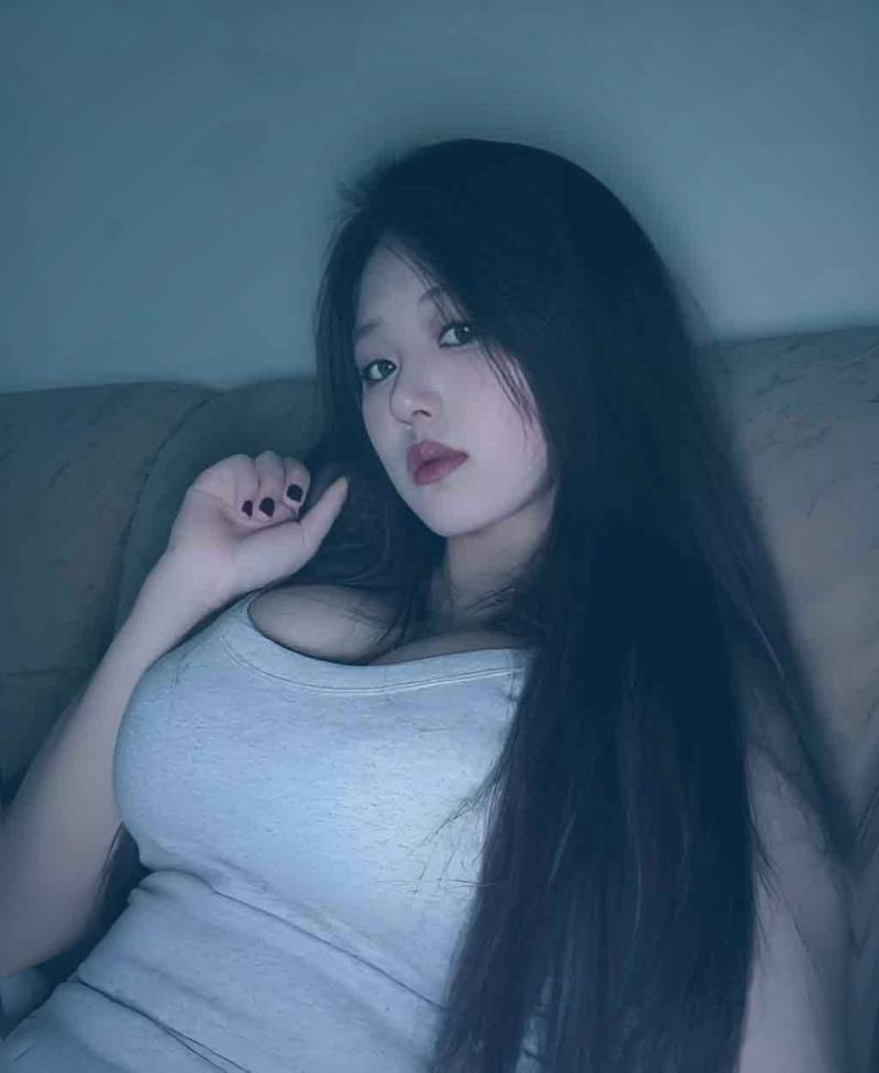 爱液视频主播周榜颜值排行中多位主播的直播画面截图，展示不同风格与妆容