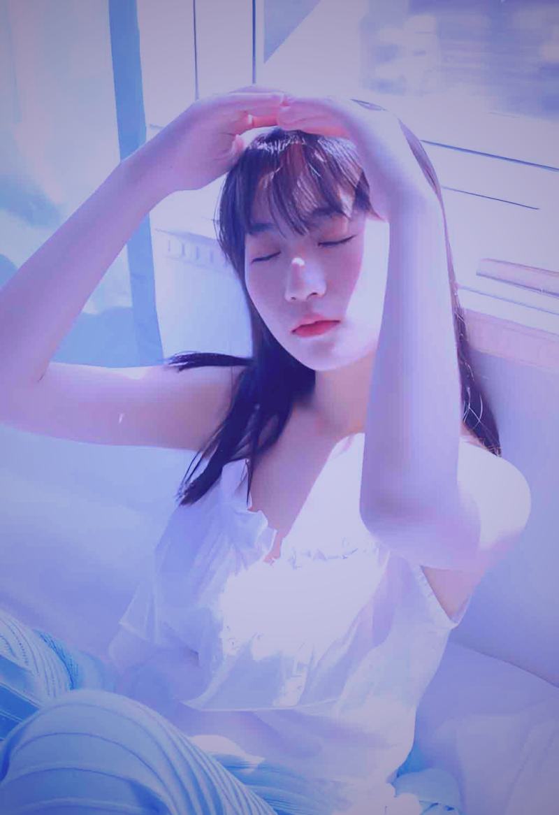 主播与观众连麦互动的温馨场景
